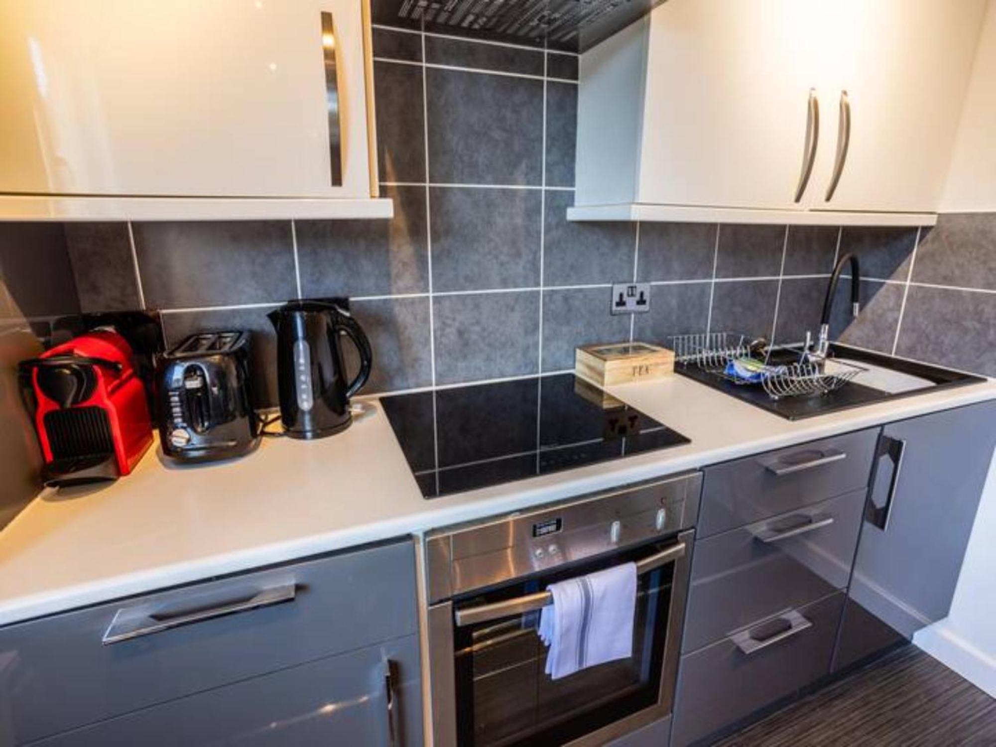 Newly Renovated Ideally Situated 2 Bedroom Flat Μπόρνμουθ Εξωτερικό φωτογραφία